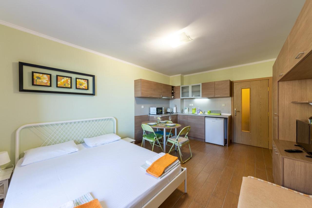 Supreme Beach Apartments Balchik Exterior foto